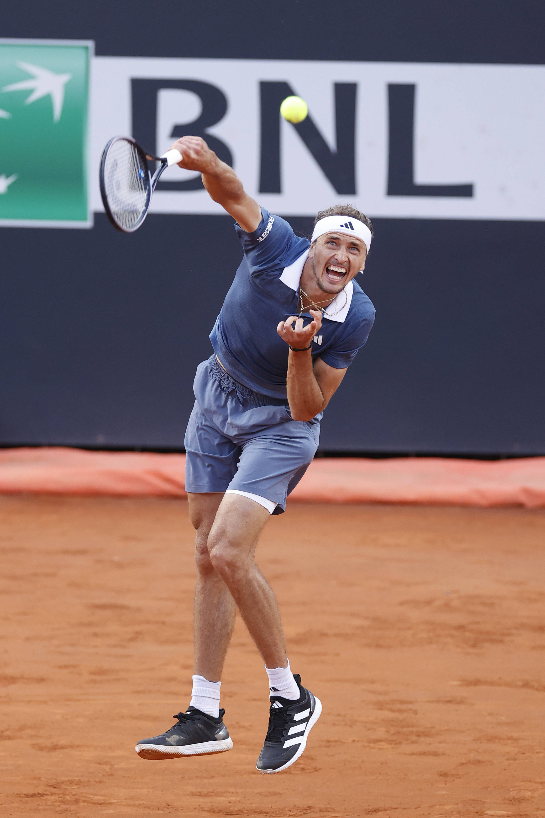 意大利网球队碾压德国网球队,兹维列夫高光表现 意大利网球队碾压德国网球队,兹维列夫高光表现