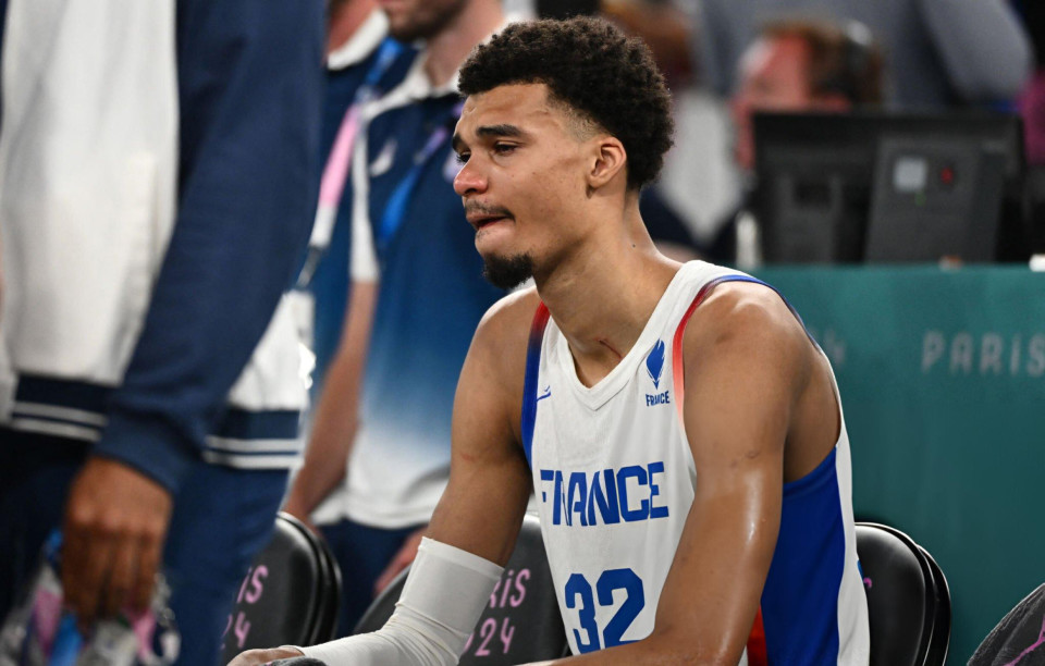 NBA传奇谢幕,球迷泪洒赛场的简单介绍 NBA传奇谢幕,球迷泪洒赛场的简单介绍