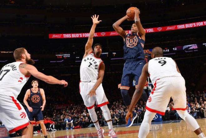 江苏队鏖战尼克斯，德罗赞点燃赛场