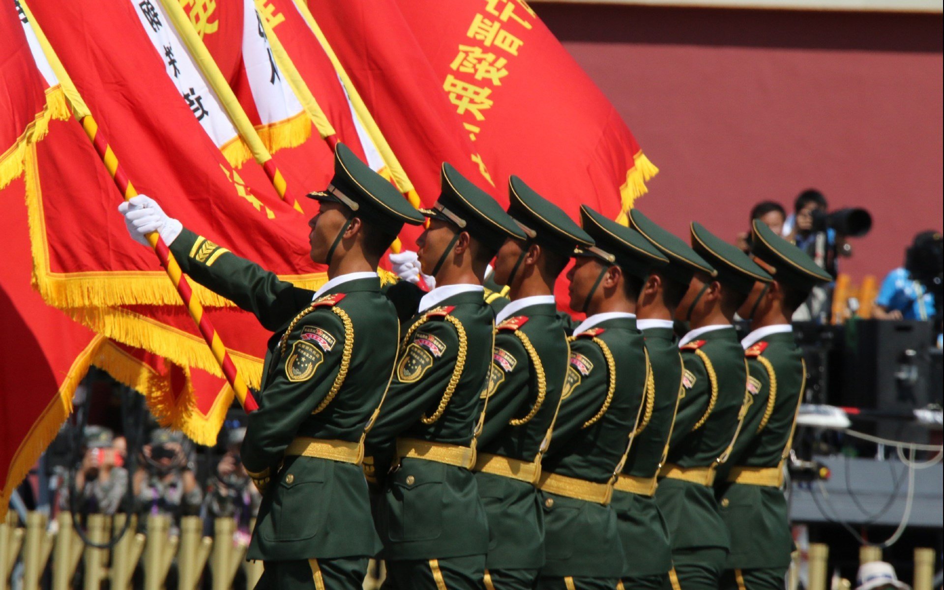 高墙与利剑，库尔图瓦筑起叹息之墙，马竞钢铁洪流碾过多特蒙德