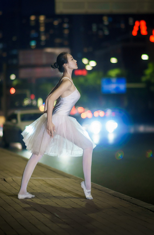 温网晴空下的法网伤疤,德约科维奇以伤痕为养分,灼烧出网球的唯一性