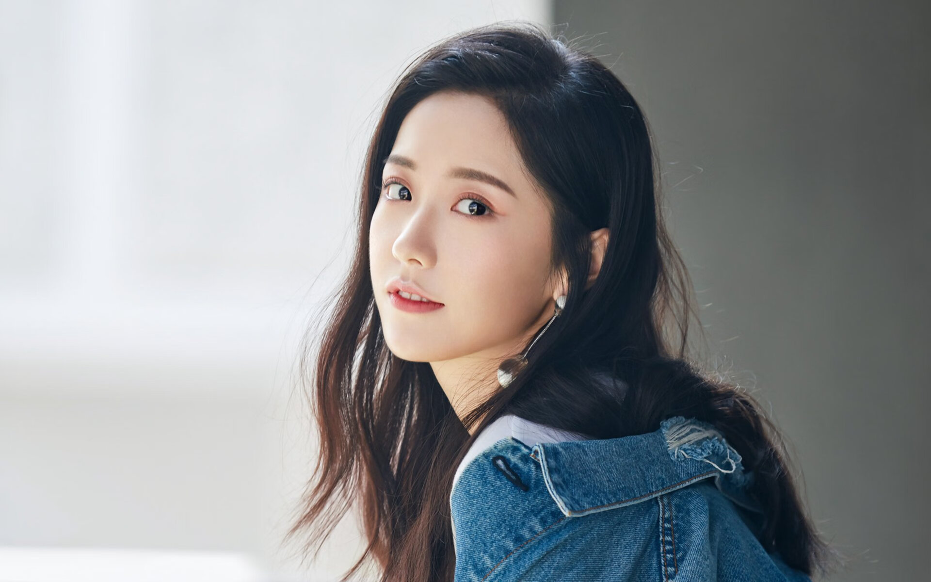 2026世界杯惊世之战,喀麦隆碾压乌拉圭,莱万独舞点燃快速反击风暴